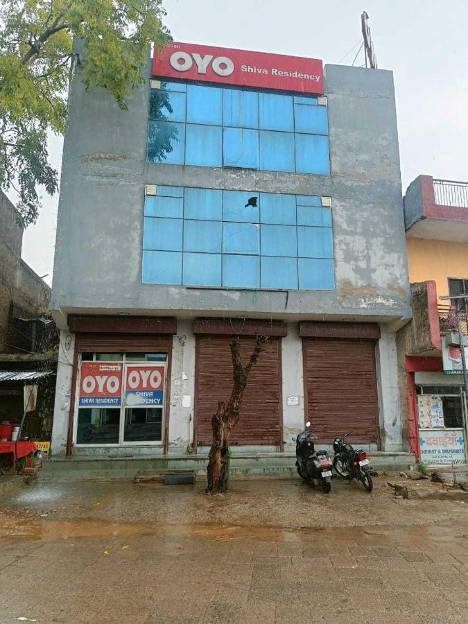 OYO 62980 Shiva Residency Garhi Harsaru Exterior foto
