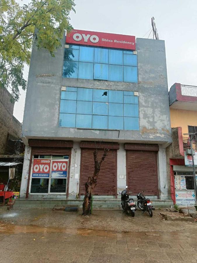 OYO 62980 Shiva Residency Garhi Harsaru Exterior foto