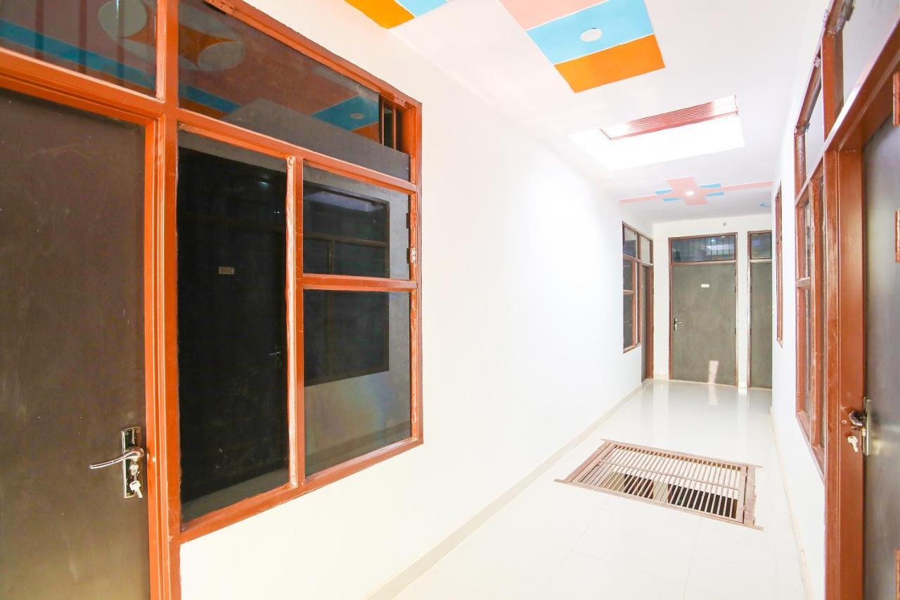 OYO 62980 Shiva Residency Garhi Harsaru Exterior foto